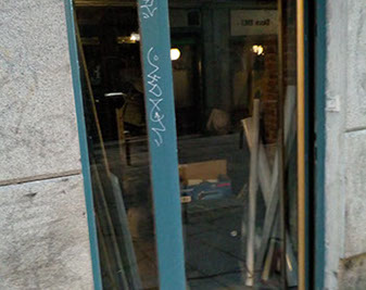 Cristal después del trabajo sobre grafiti ácido